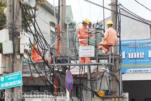 Đảm bảo cấp điện an toàn, ổn định trong mùa mưa bão ảnh 1 Đảm bảo cấp điện an toàn, ổn định trong mùa mưa bão ảnh 1