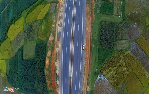 Phong cảnh kỳ vĩ trên tuyến cao tốc dài nhất Việt Nam ảnh 13