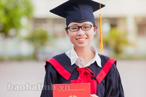 Em Phan Thị Minh Nhân (lớp 12 Pháp, Trường THPT chuyên Hà Tĩnh) là thủ khoa khối D3 trường Đại học Ngoại thương Hà Nội trong kỳ thi tuyển sinh ĐH vừa qua. Em Phan Thị Minh Nhân (lớp 12 Pháp, Trường THPT chuyên Hà Tĩnh) là thủ khoa khối D3 trường Đại học Ngoại thương Hà Nội trong kỳ thi tuyển sinh ĐH vừa qua.