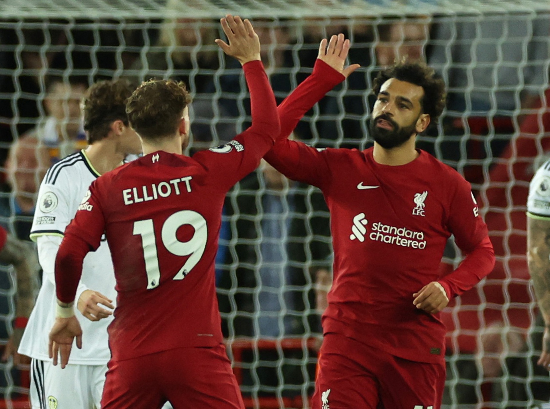 Liverpool thua đội xếp hạng 19 tại Anfield