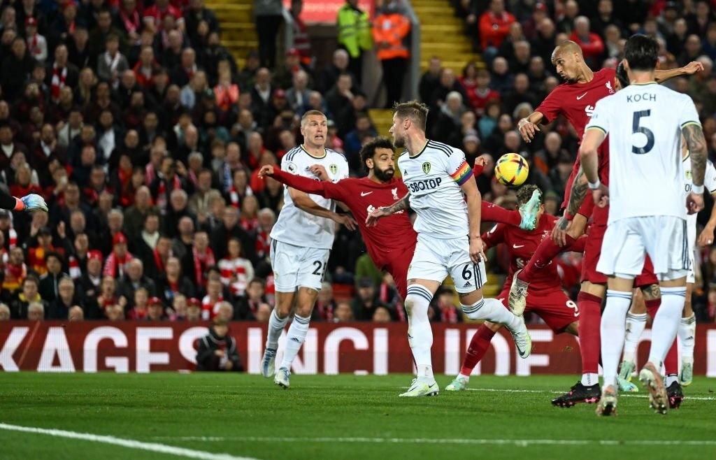 Liverpool thua đội xếp hạng 19 tại Anfield
