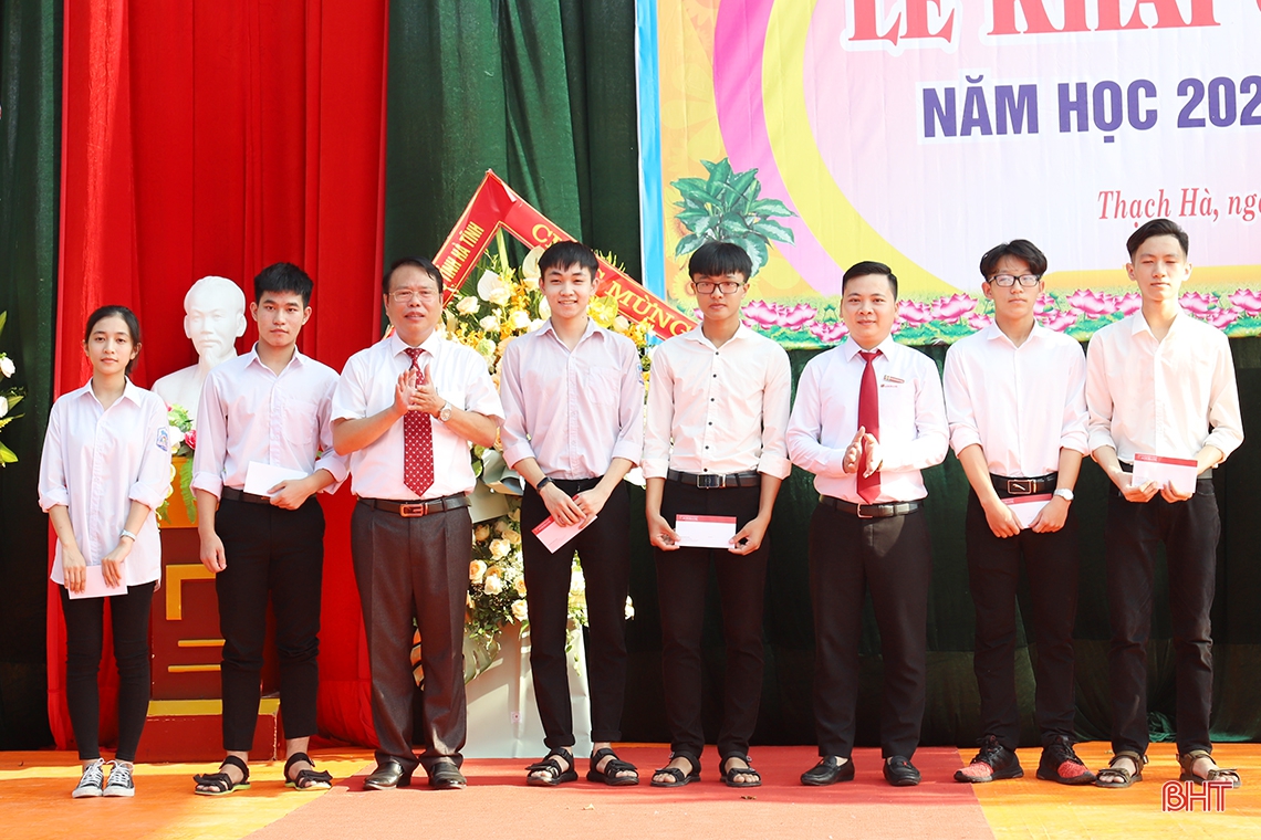 Bí thư Tỉnh ủy Lê Đình Sơn: Phát huy truyền thống học tập của ngôi trường mang tên anh hùng Lý Tự Trọng