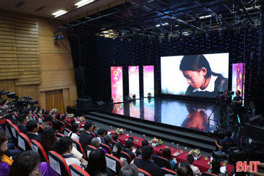 Gala "Kết nối vòng tay nhân ái" - Nơi yêu thương trao gửi, ước mơ chắp cánh