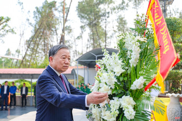 Tổng Bí thư Tô Lâm dâng hương tại các địa chỉ đỏ ở Hà Tĩnh