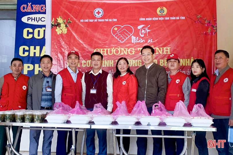 Tặng nhiều phần quà tết cho người có hoàn cảnh khó khăn