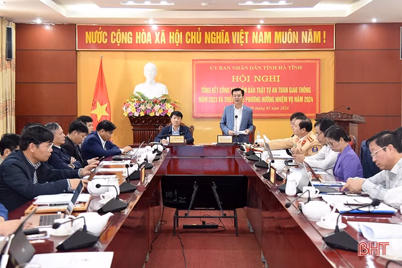 Hà Tĩnh cùng cả nước tăng cường đảm bảo trật tự an toàn giao thông
