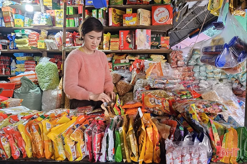 Buôn bán ế ẩm, tiểu thương chợ lớn nhất Hà Tĩnh dè dặt nhập hàng tết