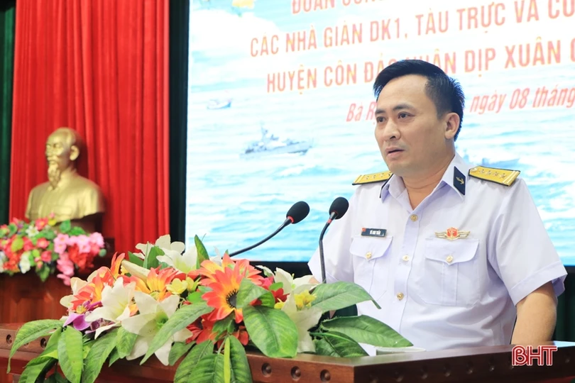 Gặp mặt đoàn công tác đi thăm, chúc tết Nhà giàn DK1 xuân Giáp Thìn