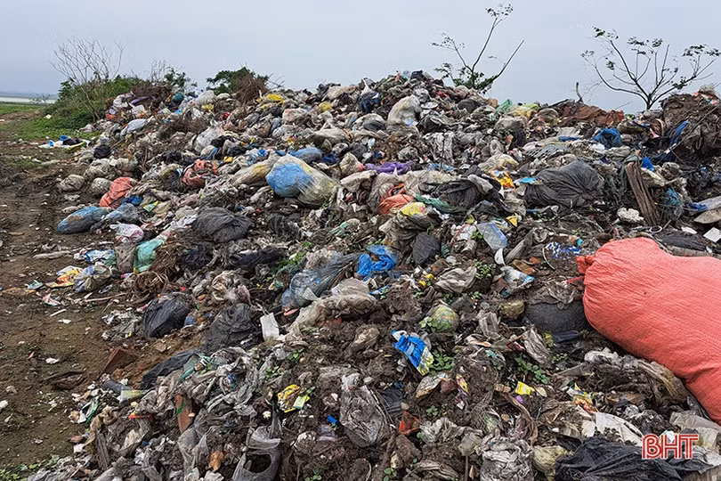 Những con đường rác ở xã ven biển Nghi Xuân