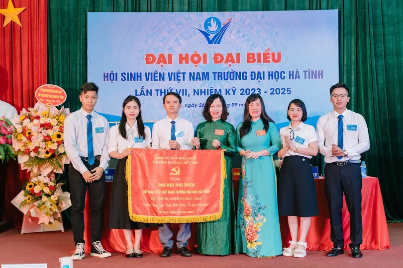 Học sinh, vinh viên Hà Tĩnh bản lĩnh, tự tin hội nhập Emagazine