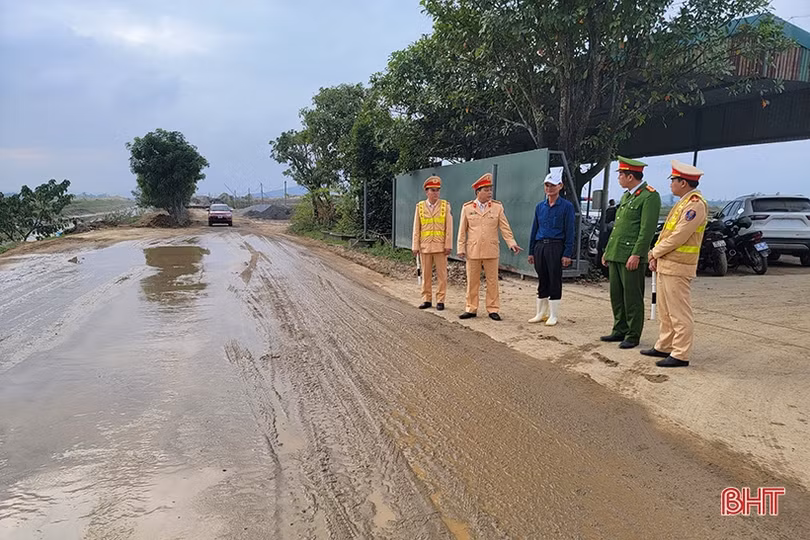 Hà Tĩnh tăng cường kiểm soát phương tiện vận chuyển vật liệu xây dựng 