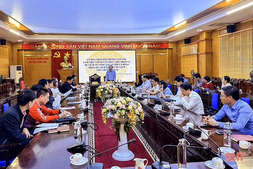 Tập trung hoàn thiện kế hoạch tổ chức lễ khai hội chùa Hương Tích