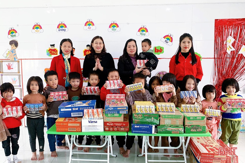 Tặng nhiều phần quà tết cho người có hoàn cảnh khó khăn