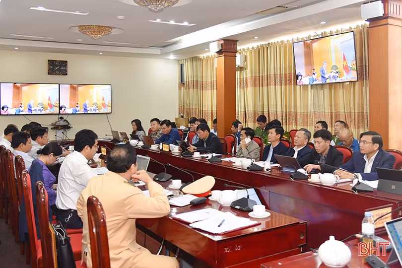 Hà Tĩnh cùng cả nước tăng cường đảm bảo trật tự an toàn giao thông