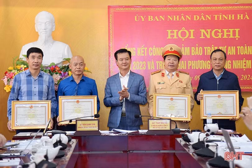 Hà Tĩnh cùng cả nước tăng cường đảm bảo trật tự an toàn giao thông