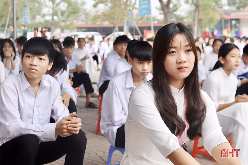 Hơn 1.000 thanh niên tham gia phiên tòa giả định về trốn nghĩa vụ quân sự