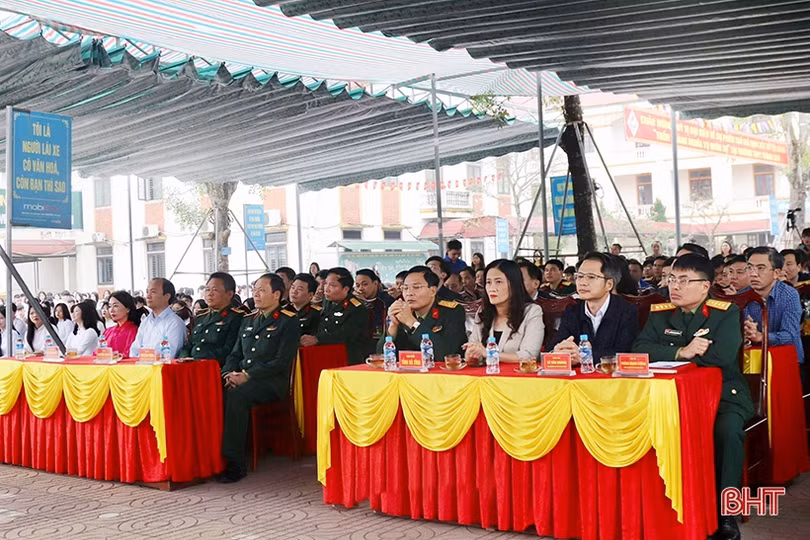 Hơn 1.000 thanh niên tham gia phiên tòa giả định về trốn nghĩa vụ quân sự