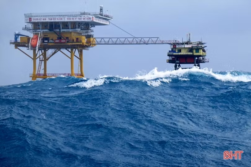 Gặp mặt đoàn công tác đi thăm, chúc tết Nhà giàn DK1 xuân Giáp Thìn