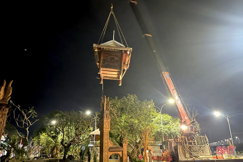 Bờ sông phía ngoài cống Trung Lương tiếp tục sạt lở nghiêm trọng