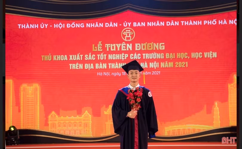 Thủ khoa đầu ra Trường Đại học Nội vụ Hà Nội theo đuổi màu áo lính