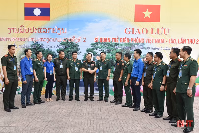 Đối ngoại biên phòng góp phần thắt chặt tình đoàn kết với nước bạn Lào