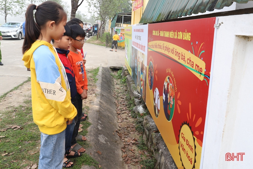 Gắn 139 pano tuyên truyền pháp luật ở Hương Sơn