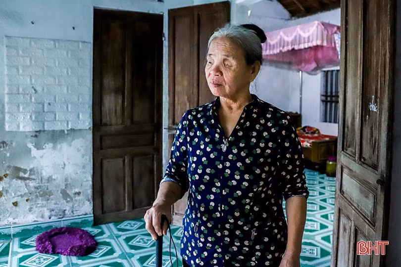 MS 2401: Hoàn cảnh đáng thương của người phụ nữ mù, bị ung thư, nuôi 2 cháu