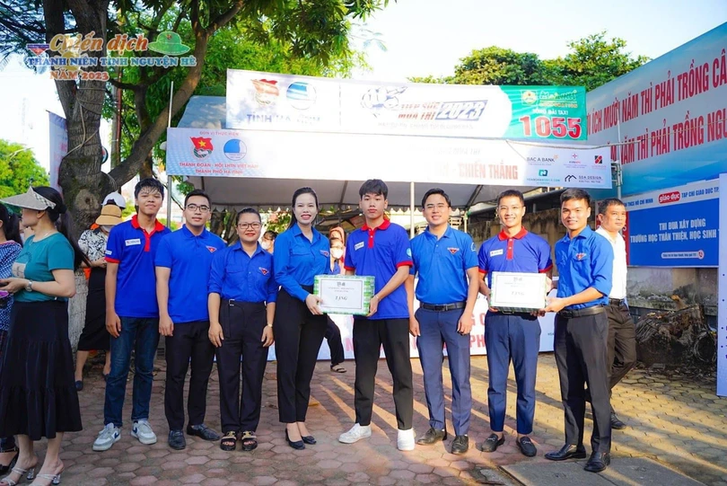 Học sinh, vinh viên Hà Tĩnh bản lĩnh, tự tin hội nhập Emagazine