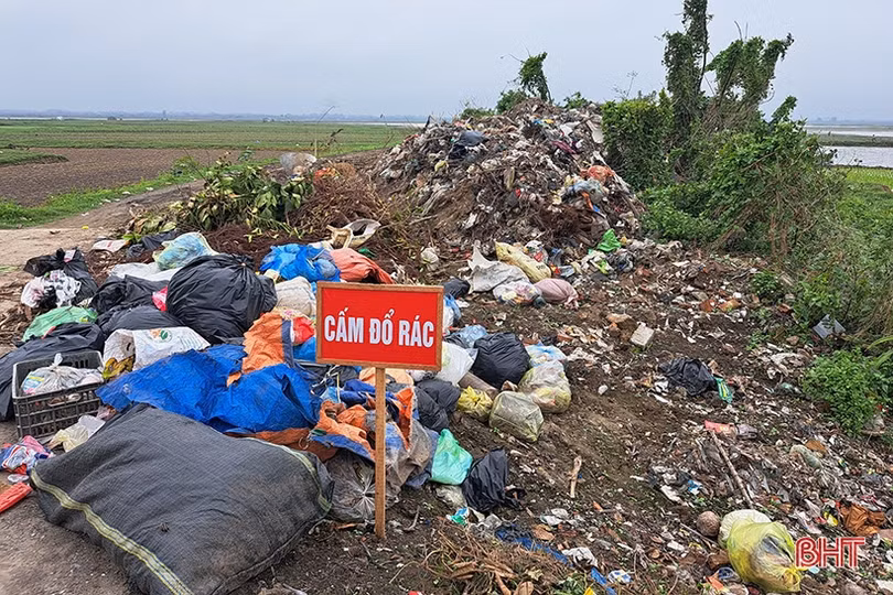 Những con đường rác ở xã ven biển Nghi Xuân