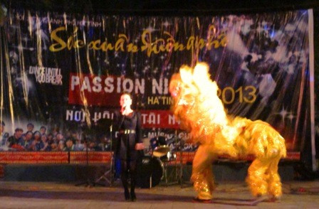 Sôi động với các màn múa lân