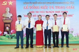 Trao 47 giải thưởng Cuộc thi trắc nghiệm trực tuyến “Bác Hồ với Hà Tĩnh - Hà Tĩnh làm theo Bác”