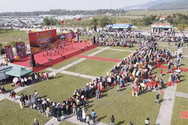 Hấp dẫn các trò chơi dân gian trong lễ khai hội chùa Hương Tích