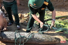 Hà Tĩnh: Đào đất làm nhà, phát hiện bom xuyên phá