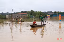 Cận cảnh nước lũ đang “bủa vây” nhiều xã ở Hà Tĩnh