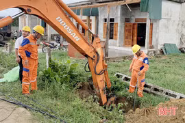 Trước 18h chiều nay, cấp điện lại cho vùng thiệt hại nặng do bão ở Hà Tĩnh