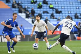 Man City tiến gần ngôi vô địch, Liverpool “nghiền nát” Arsenal