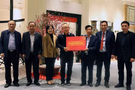 HLV Park Hang-seo được nhận quà của Thủ tướng trước khi về nghỉ Tết