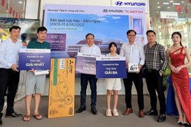 Hyundai Thành Công Hà Tĩnh trao giải chương trình “Săn quà cực hay – Sắm ngay Santa Fe & Palisade”