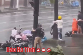 Siêu bão Bebinca tàn phá Thượng Hải, gợi lại hình ảnh bão Yagi càn quyét qua Việt Nam