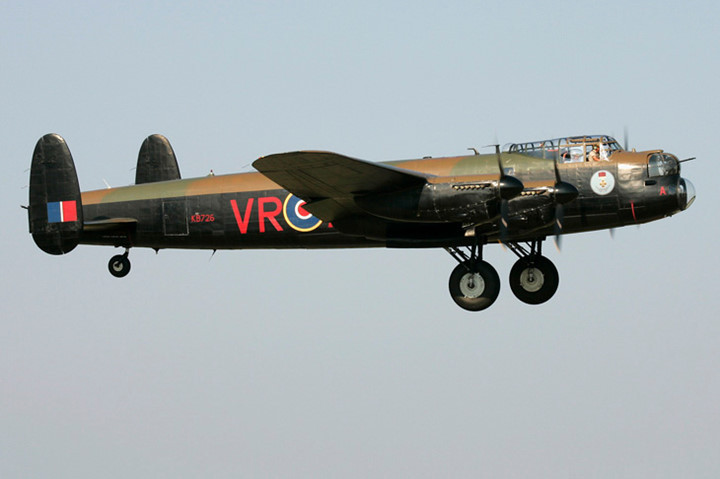 su dang so cua may bay nem bom avro lancaster mk x noi tieng