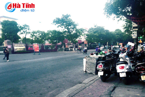 tai dien canh ban hang rong truoc cong bvdk ha tinh