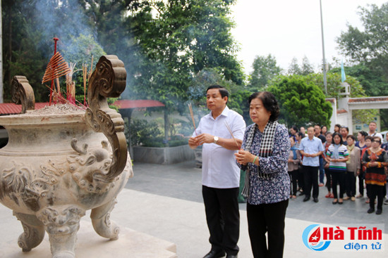 nguyen pho chu tich nuoc truong my hoa tham ba con vung lu ha tinh