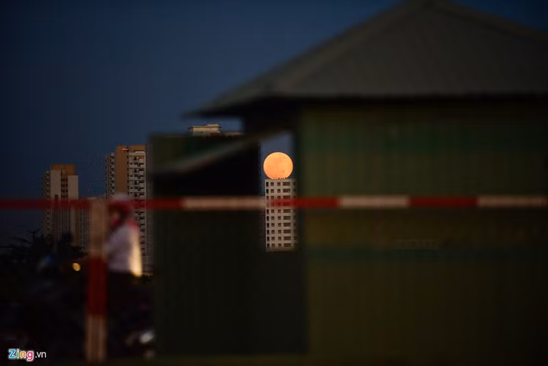 sieu trang lon nhat 70 nam tren bau troi viet nam