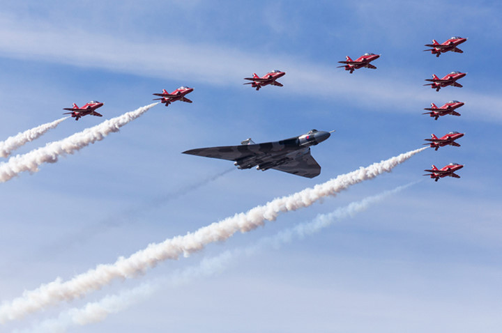 suc manh khung khiep cua than lua avro 698 vulcan b2