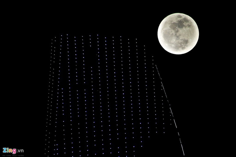 sieu trang lon nhat 70 nam tren bau troi viet nam