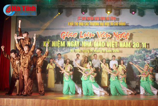 an tuong dem giao luu van nghe ky niem ngay nha giao