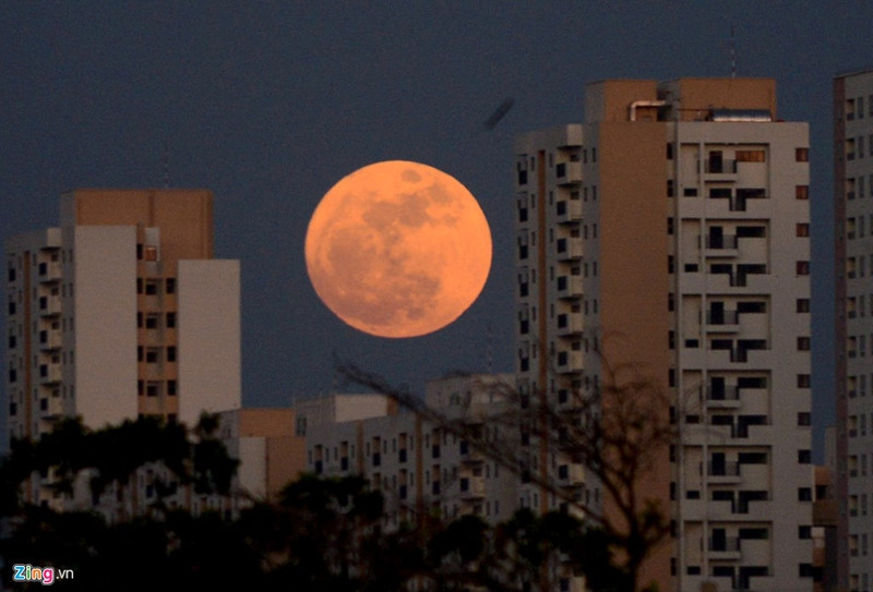 sieu trang lon nhat 70 nam tren bau troi viet nam