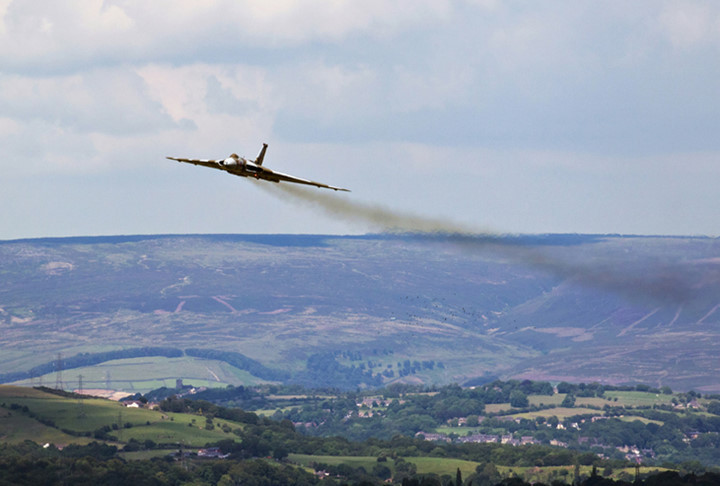 suc manh khung khiep cua than lua avro 698 vulcan b2