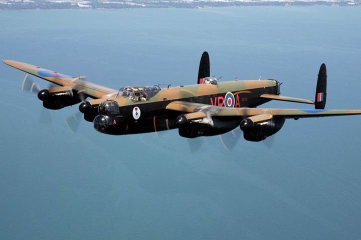 su dang so cua may bay nem bom avro lancaster mk x noi tieng