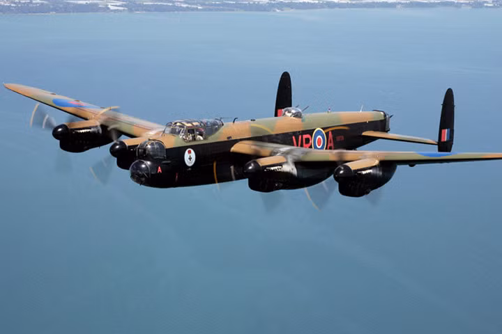 su dang so cua may bay nem bom avro lancaster mk x noi tieng